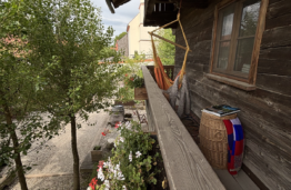 Wolfgrubers-Wagnerhof Zimmer 2 - uriges Dreibettzimmer mit Zugang zum Balkon